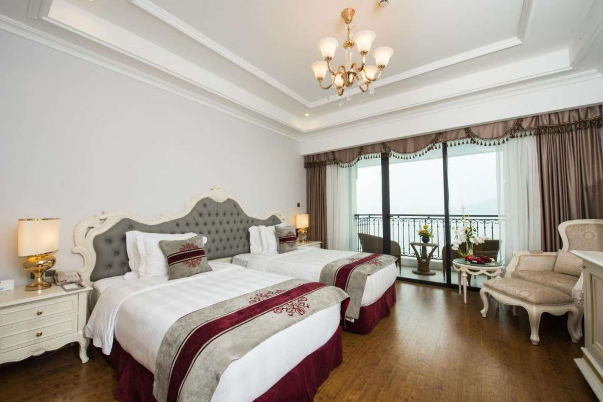Phòng Deluxe Twin Ocean View tại Vinpearl Resort & Spa Ha Long